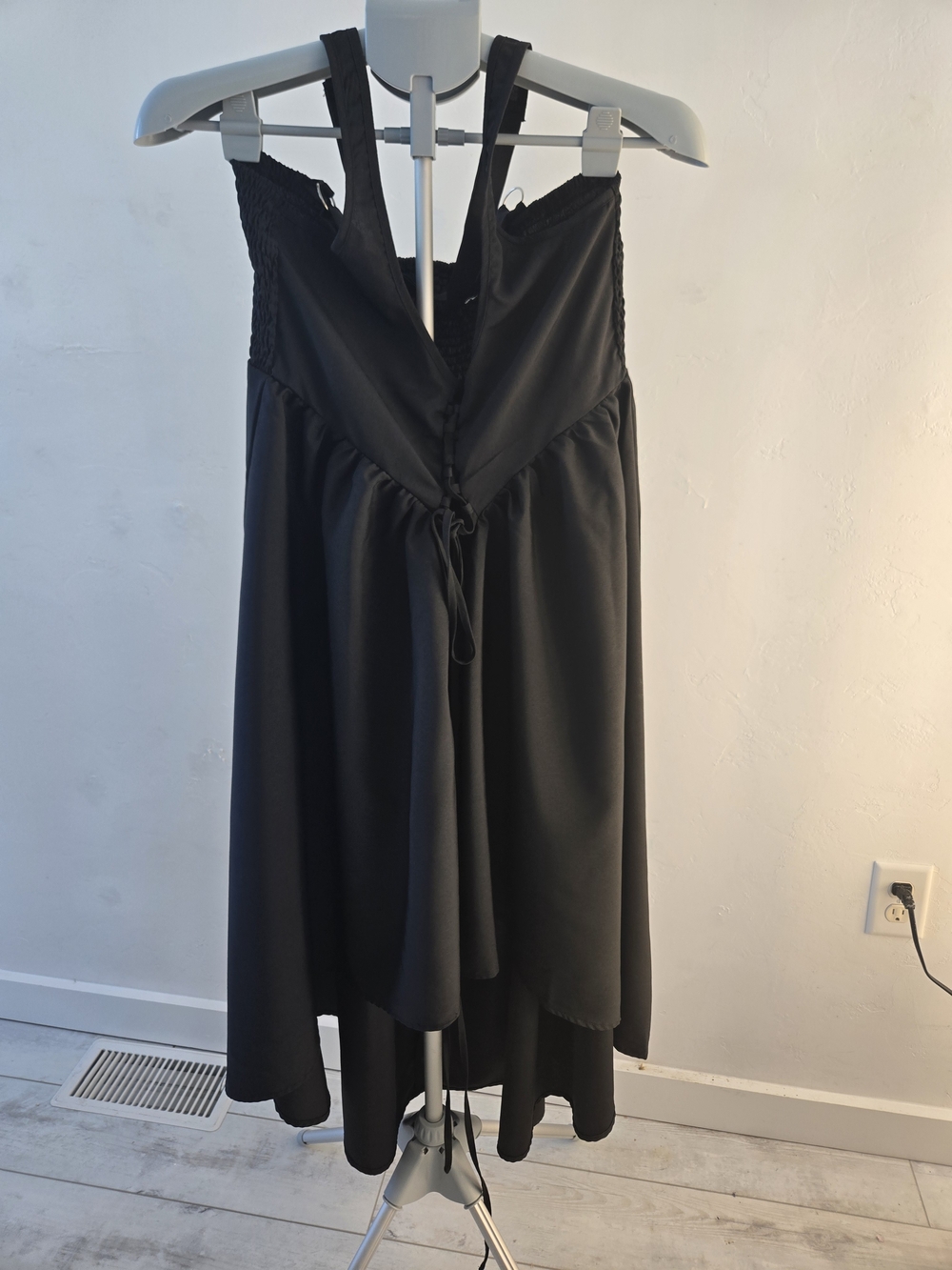 Black V-Neck Sleeveless Midi Dress